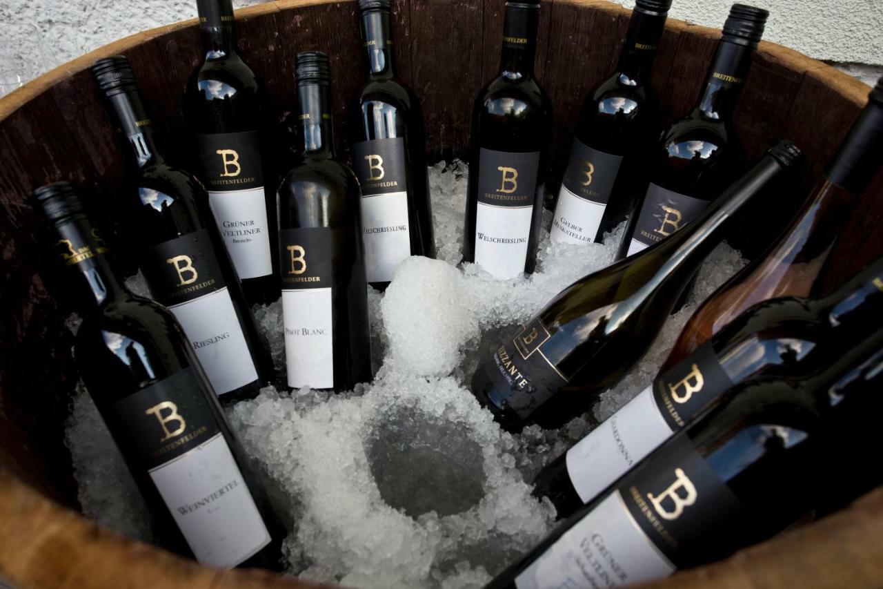 Weingut Breitenfelder Retz Exteriör bild