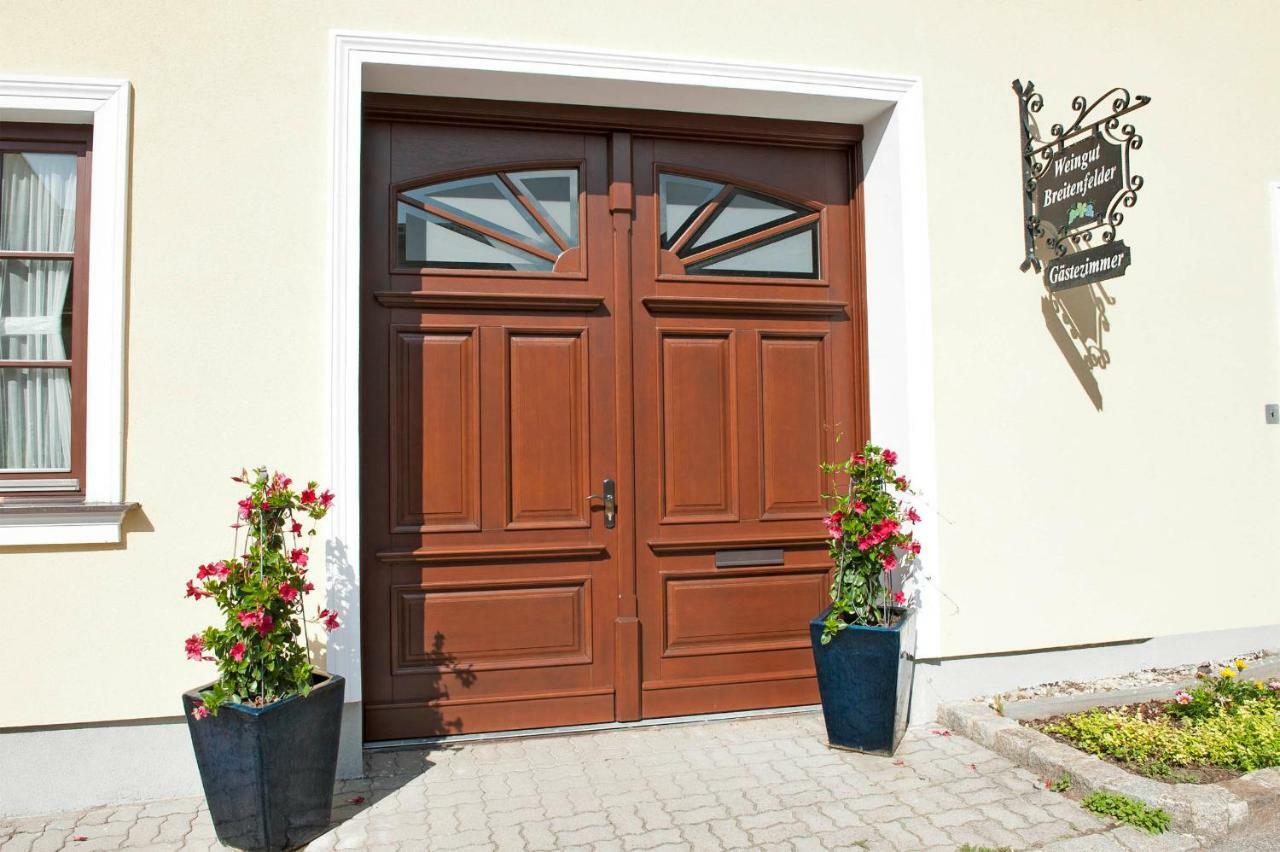 Weingut Breitenfelder Retz Exteriör bild