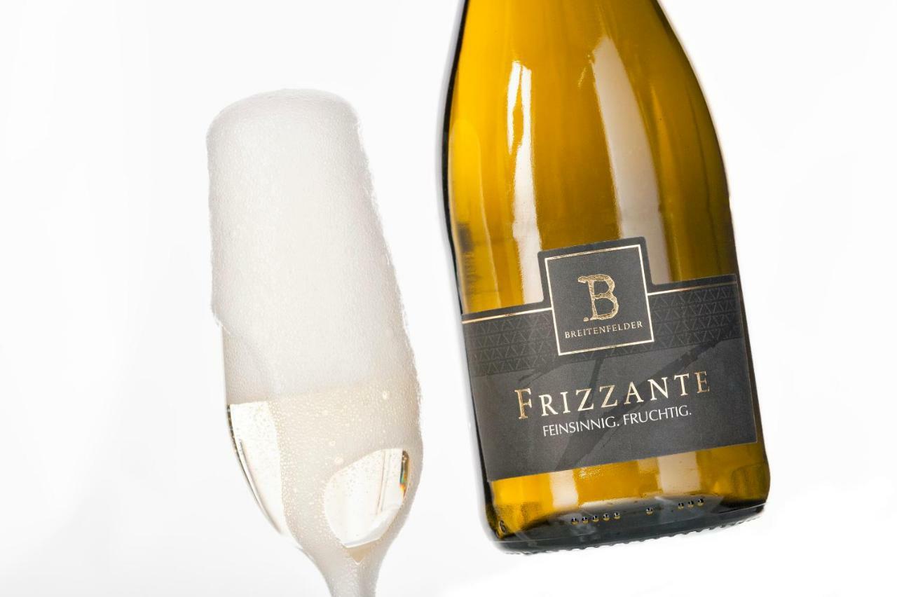 Weingut Breitenfelder Retz Exteriör bild